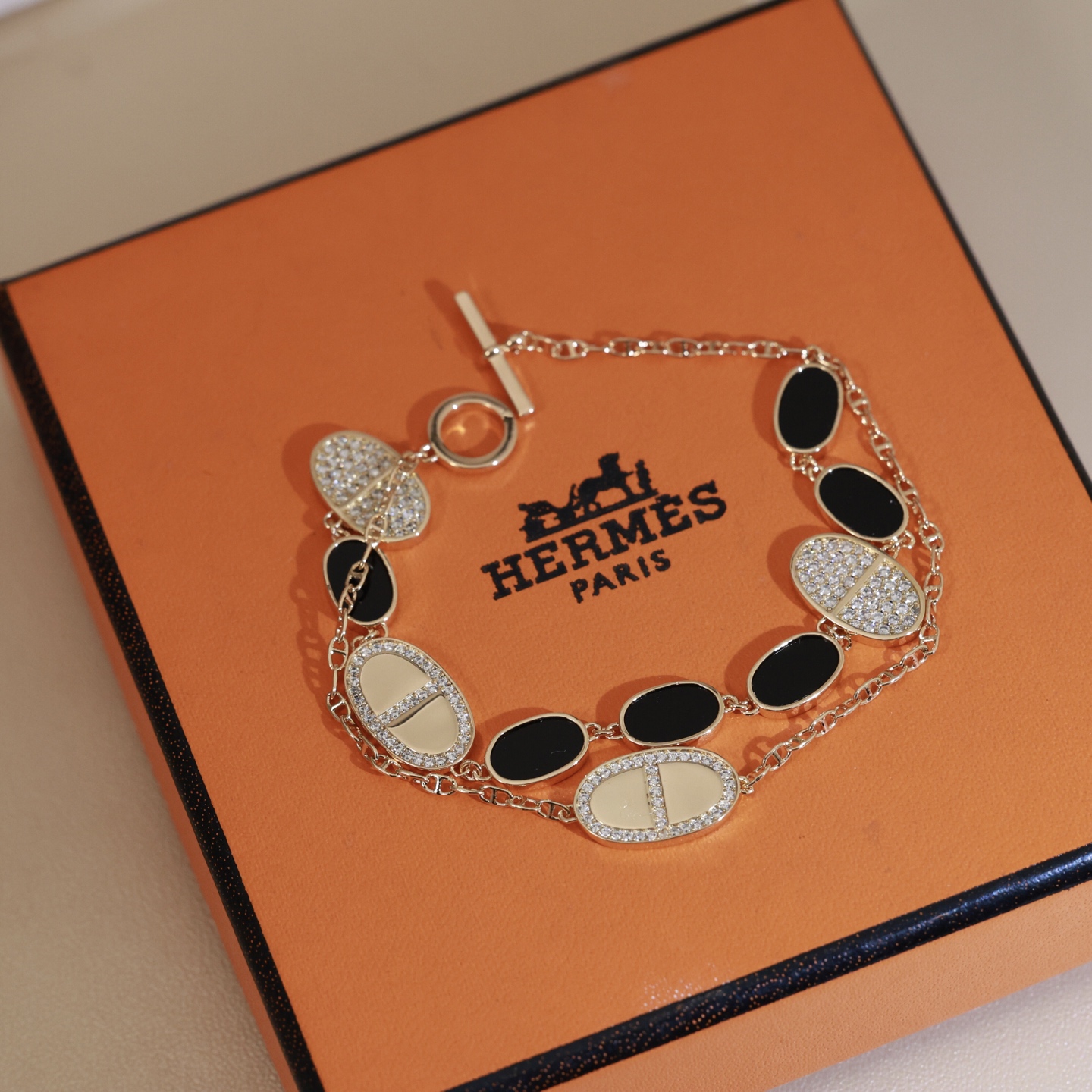 Bracciale Hermes Chaine d Ancre Verso in oro rosa 18 carati con madreperla bianca e diamanti trasparenti 17 cm
