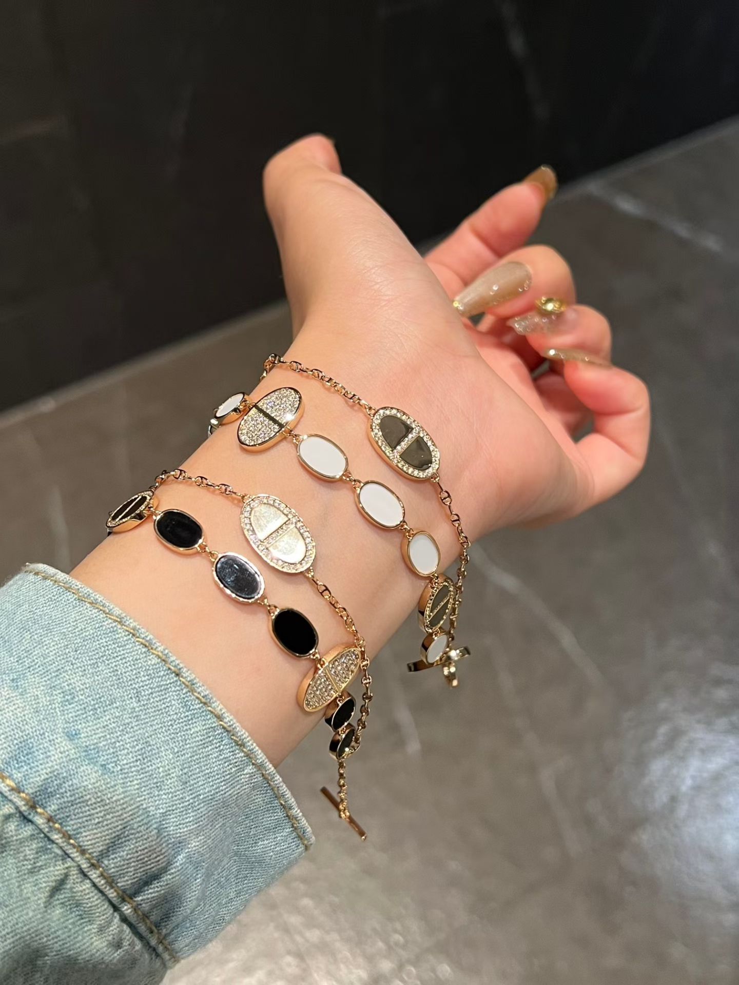 Bracciale Hermes Chaine d Ancre Verso in oro rosa 18 carati con madreperla bianca e diamanti trasparenti 17 cm