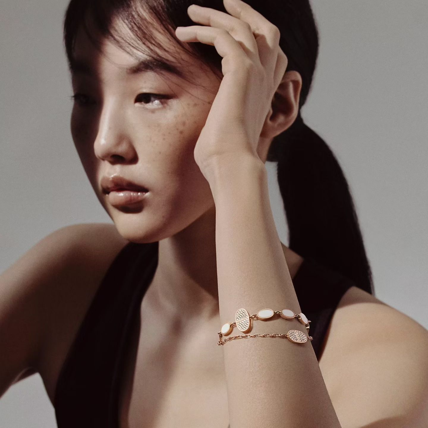 Bracciale Hermes Chaine d Ancre Verso in oro rosa 18 carati con madreperla bianca e diamanti trasparenti 17 cm