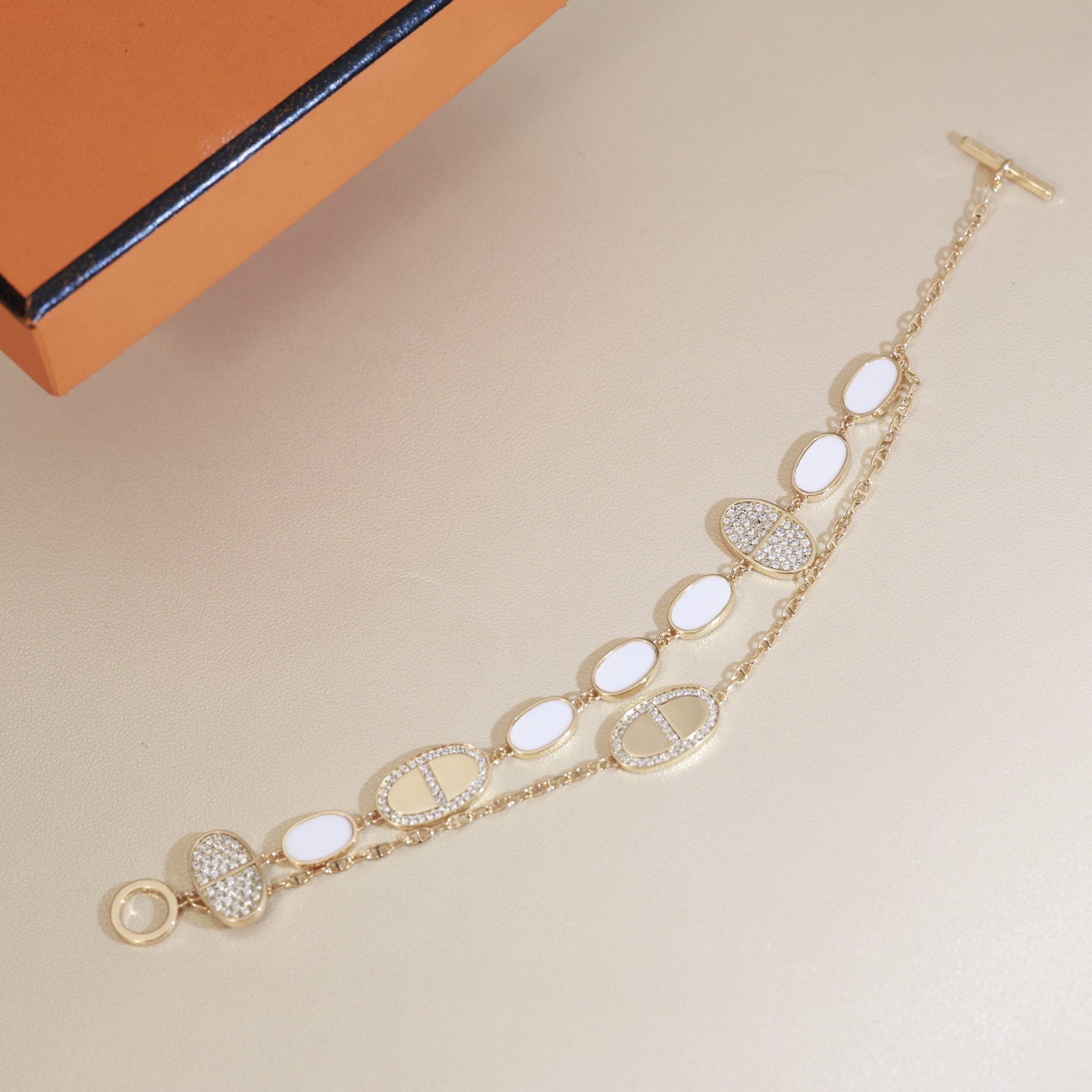 Bracciale Hermes Chaine d Ancre Verso in oro rosa 18 carati con madreperla bianca e diamanti trasparenti 17 cm