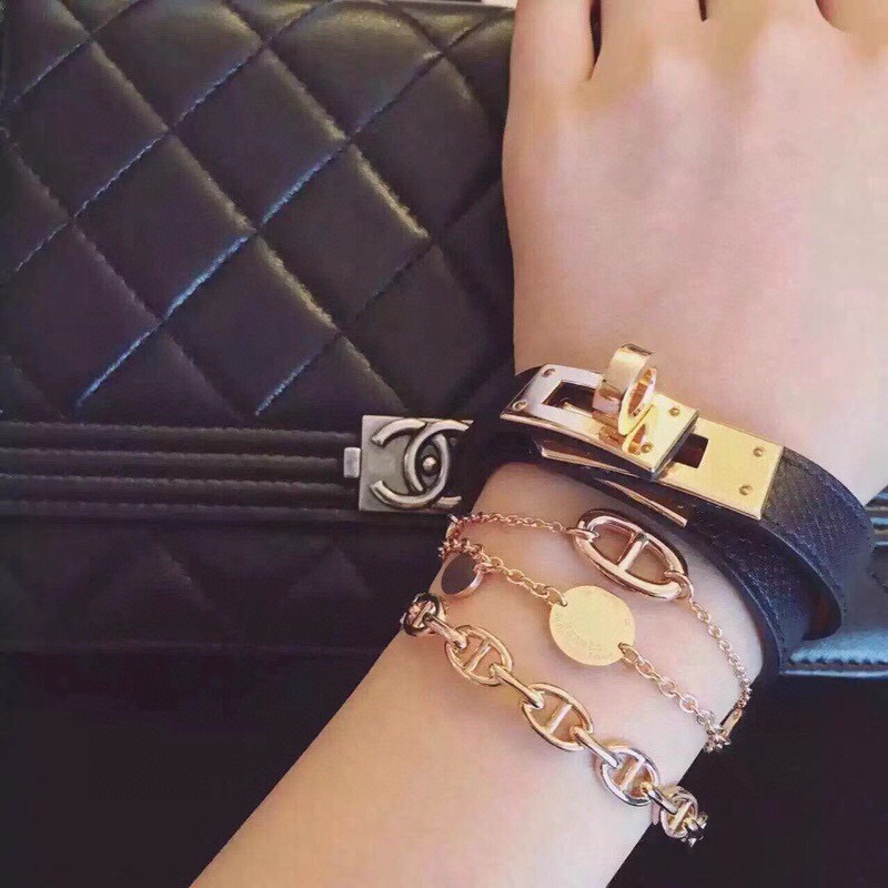 Bracciale Hermes Chaine d Ancre Enchainee in metallo color oro rosa senza pietre accentate, polsino aperto regolabile