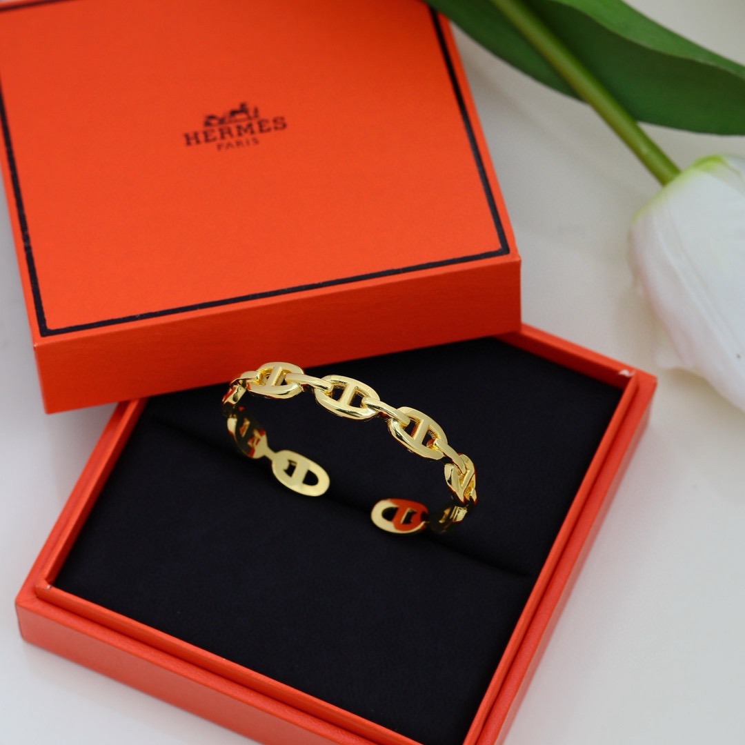 Bracciale Hermes Chaine d Ancre Enchainee in metallo color oro rosa senza pietre accentate, polsino aperto regolabile