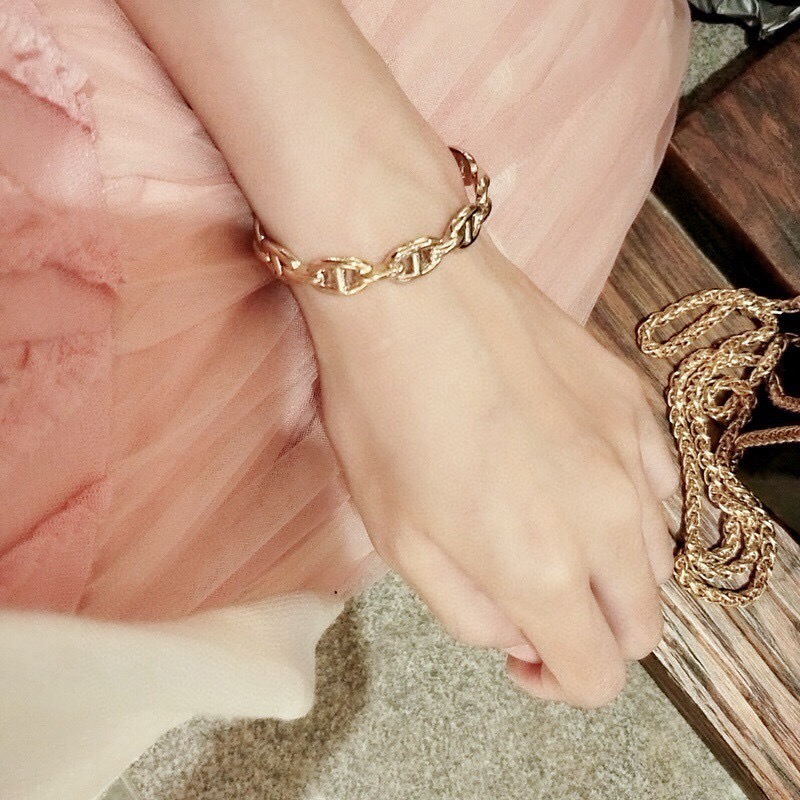 Bracciale Hermes Chaine d Ancre Enchainee in metallo color oro rosa senza pietre accentate, polsino aperto regolabile