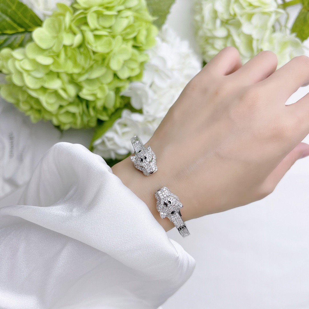 Cartier Panthere de Cartier bracelet 18K yellow gold set with diamonds black onyx green emerald 17
