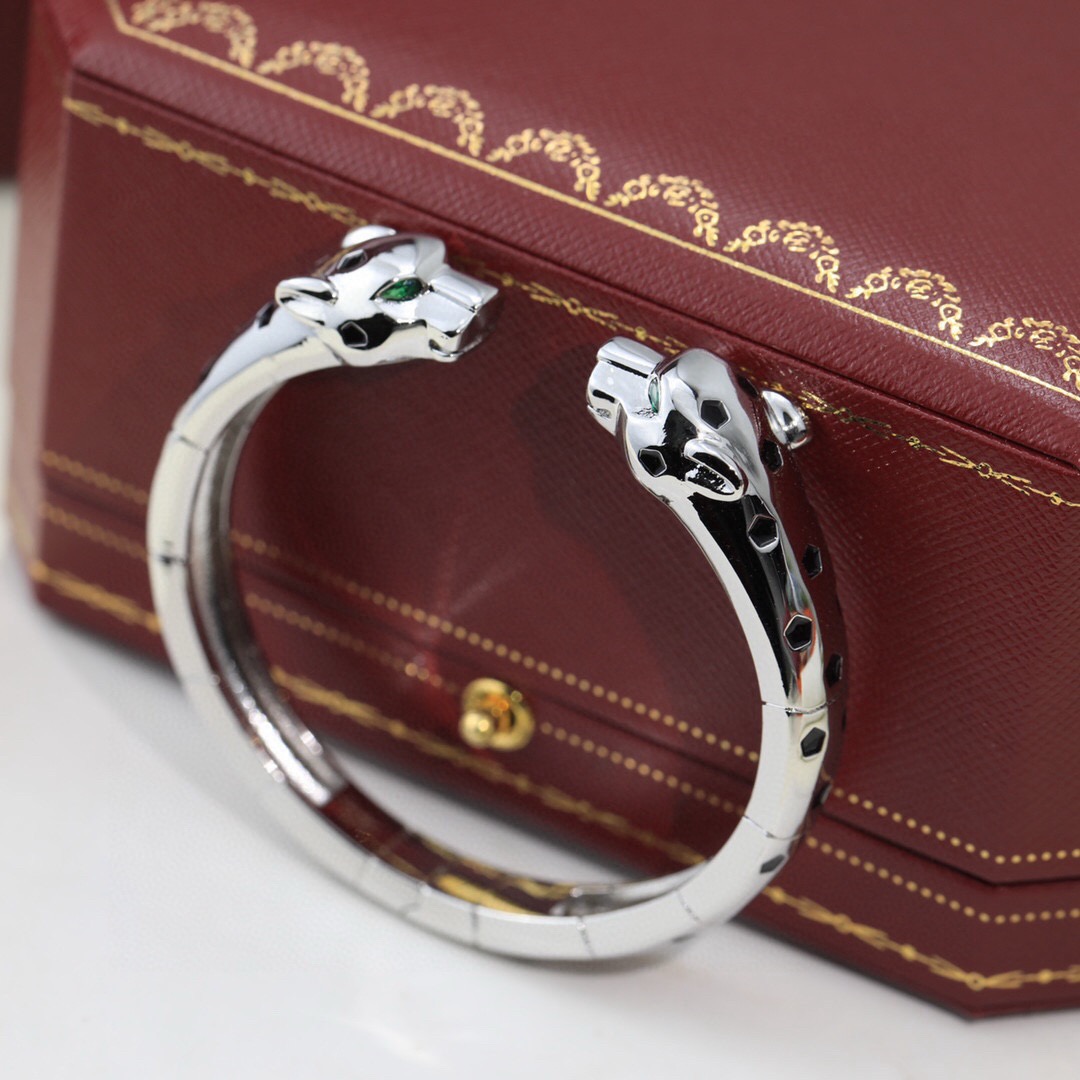 Cartier Panthere de Cartier bracelet 18K yellow gold with black lacquer spots and green tsavorite garnet eyes 17cm