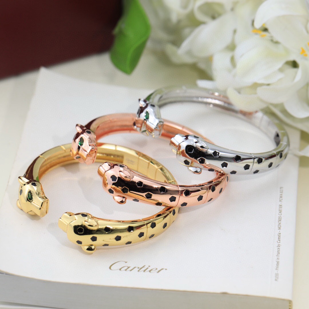 Cartier Panthere de Cartier bracelet 18K yellow gold with black lacquer spots and green tsavorite garnet eyes 17cm
