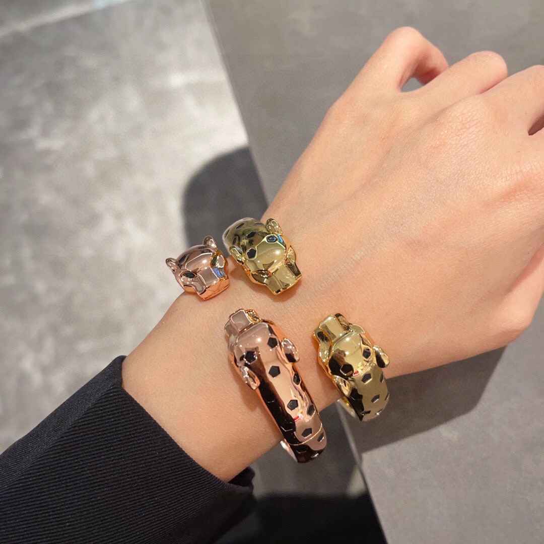 Cartier Panthere de Cartier bracelet 18K yellow gold with black lacquer spots and green tsavorite garnet eyes 17cm