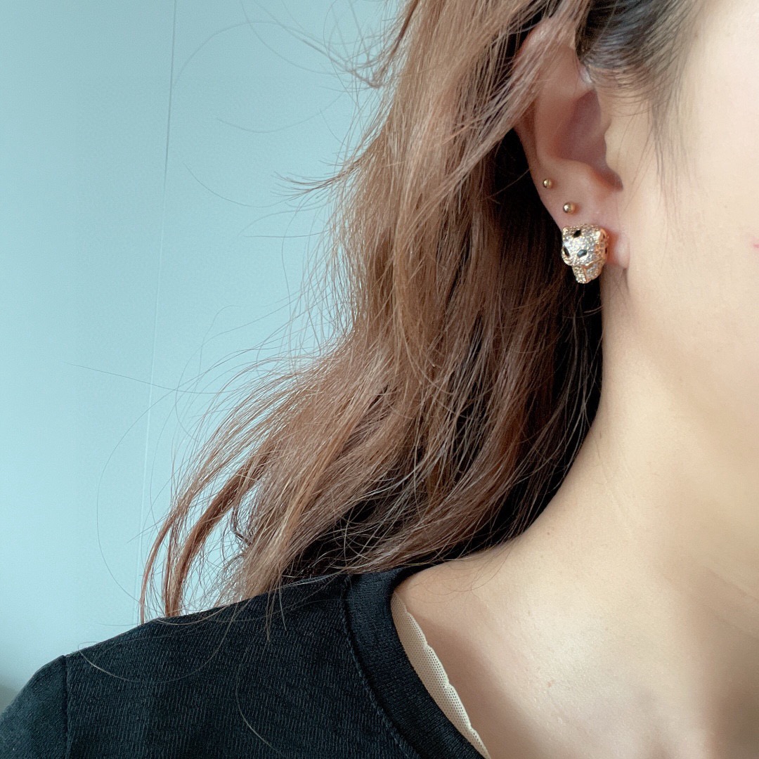 Cartier Panthere de Cartier earrings 18k yellow gold clear pave diamonds black onyx spots emerald green eyes 10mm stud length