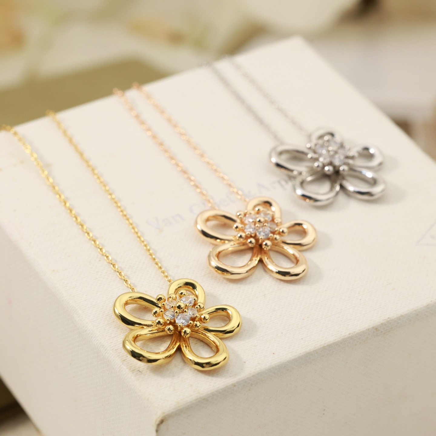 Van Cleef Arpels Flowerlace necklace 18K yellow gold with clear diamond accents 18K rose gold with clear diamond accents 18K white gold with clear diamond accents 42cm