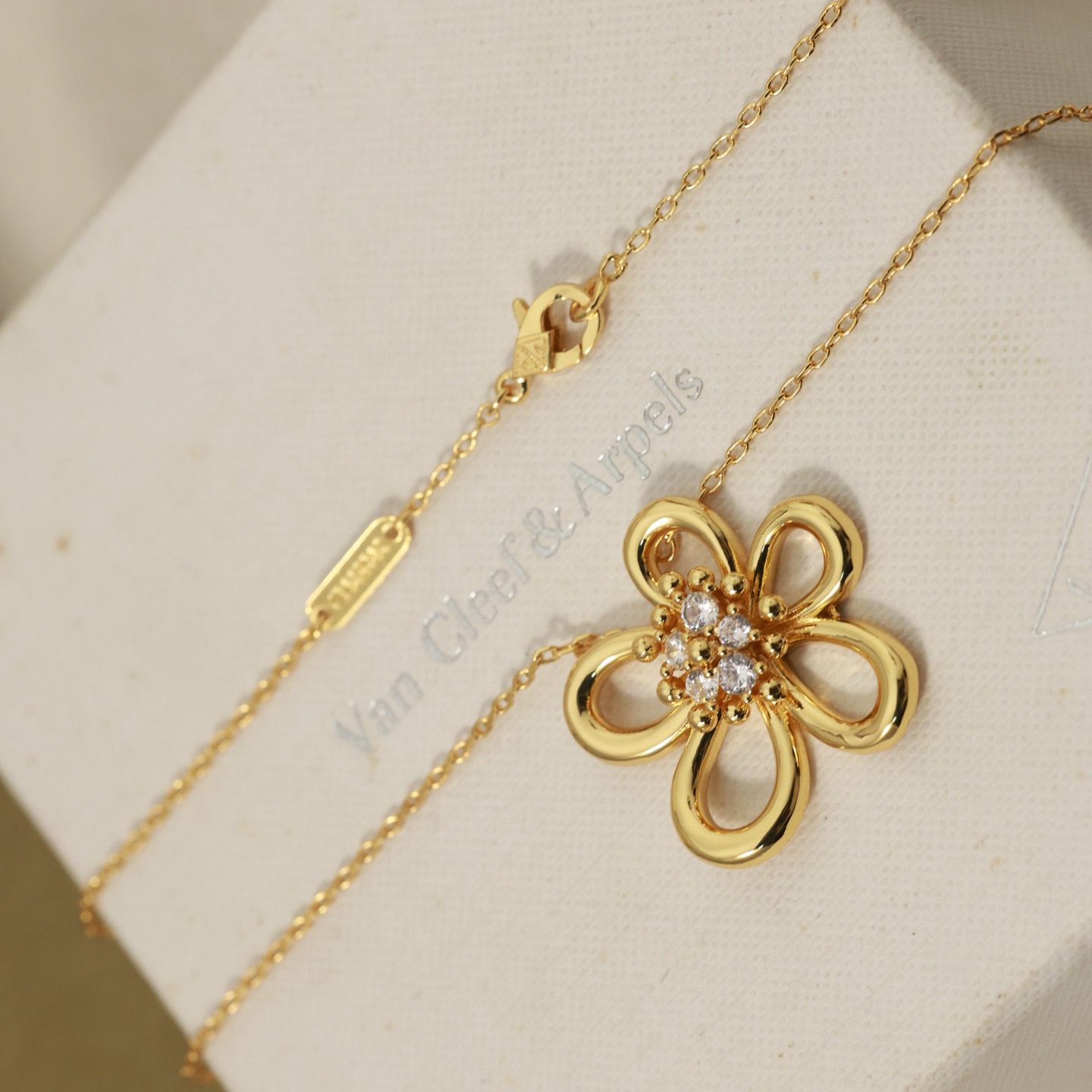 Van Cleef Arpels Flowerlace necklace 18K yellow gold with clear diamond accents 18K rose gold with clear diamond accents 18K white gold with clear diamond accents 42cm