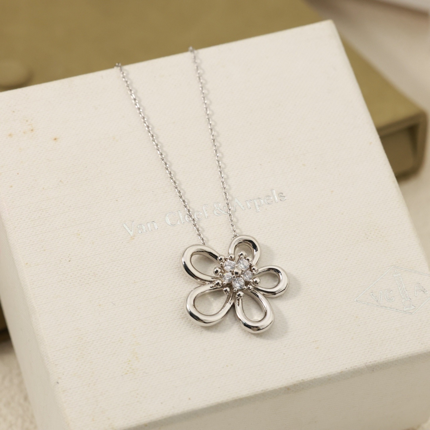 Van Cleef Arpels Flowerlace necklace 18K yellow gold with clear diamond accents 18K rose gold with clear diamond accents 18K white gold with clear diamond accents 42cm