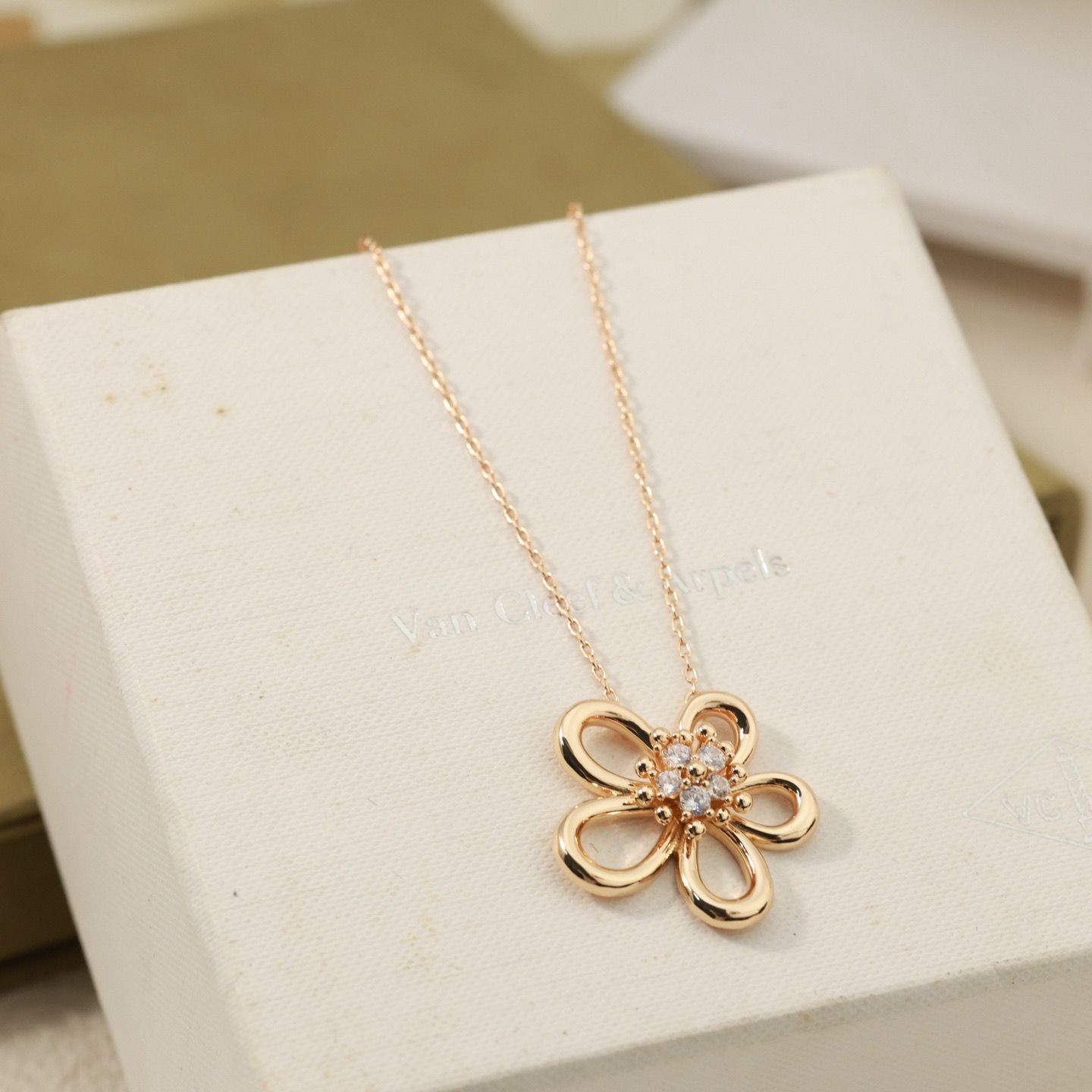 Van Cleef Arpels Flowerlace necklace 18K yellow gold with clear diamond accents 18K rose gold with clear diamond accents 18K white gold with clear diamond accents 42cm