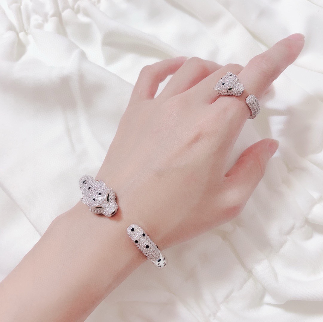 Cartier Panthere de Cartier bracelet 18K yellow gold diamond black onyx tsavorite garnet 17