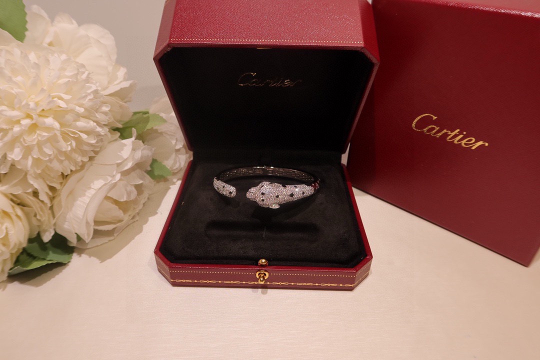 Cartier Panthere de Cartier bracelet 18K yellow gold diamond black onyx tsavorite garnet 17