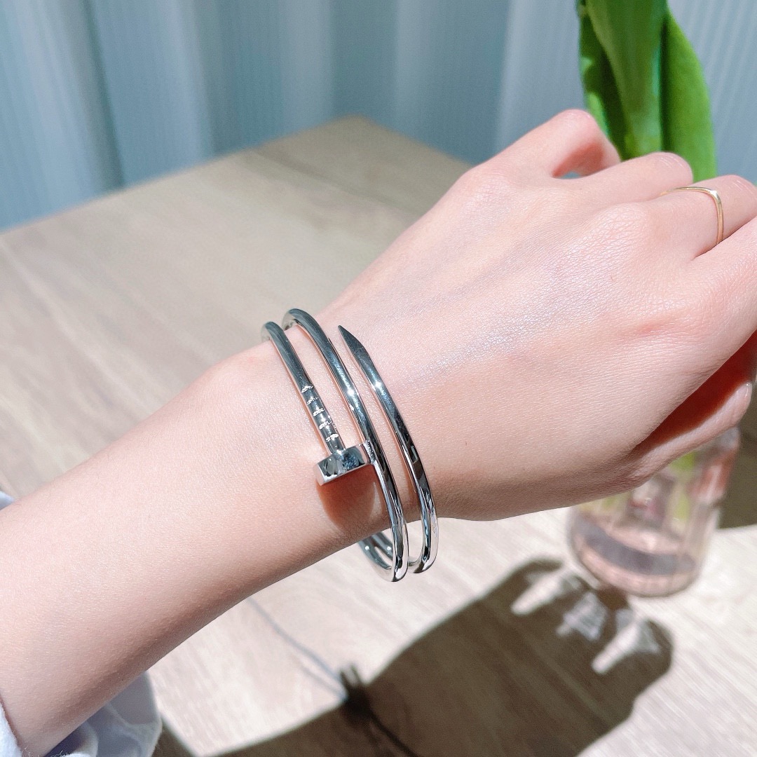Cartier Juste un Clou bracelet 18k yellow gold 18k rose gold 18k white gold no gemstones 17