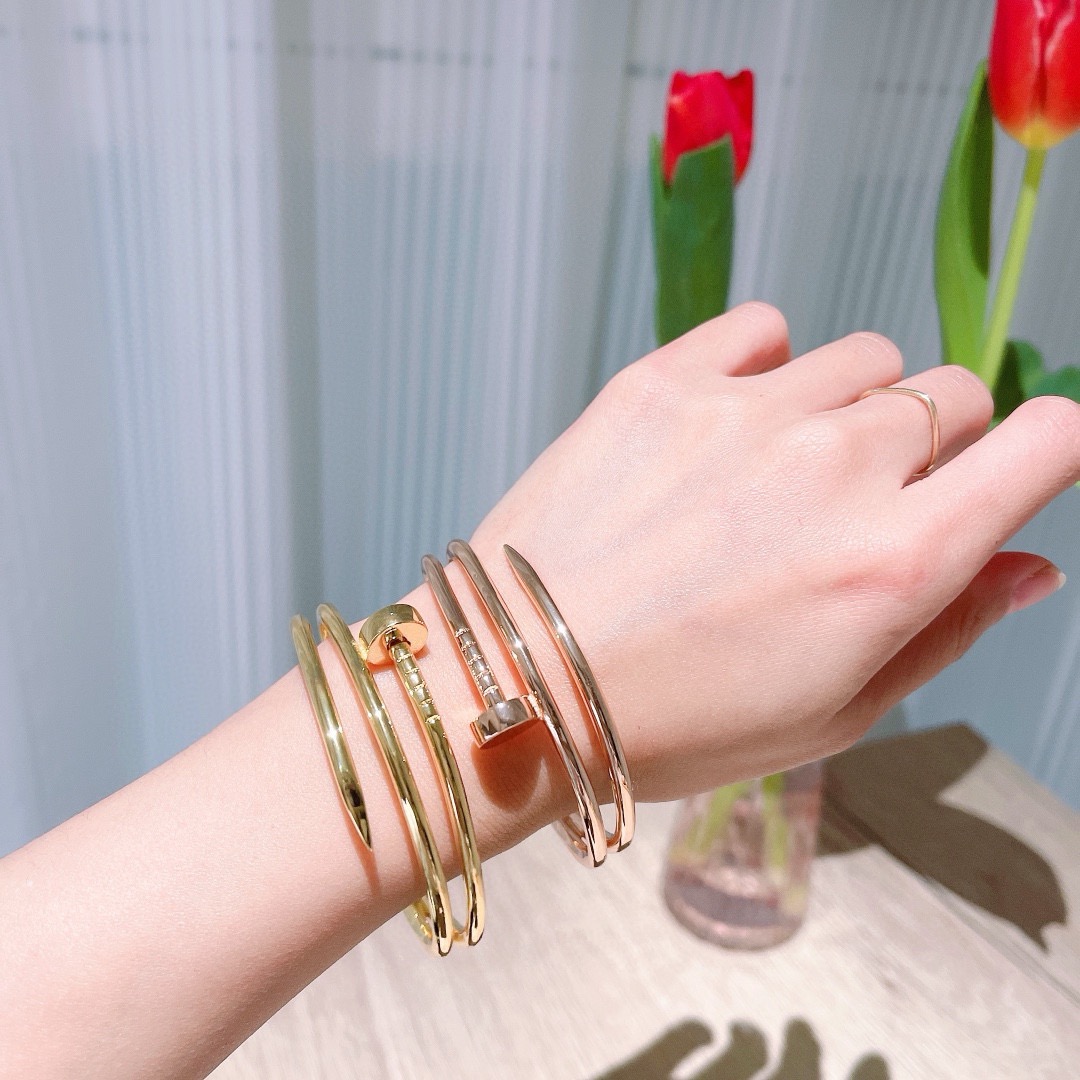 Cartier Juste un Clou bracelet 18k yellow gold 18k rose gold 18k white gold no gemstones 17