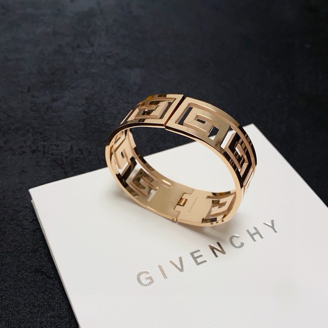Luxury necklace
