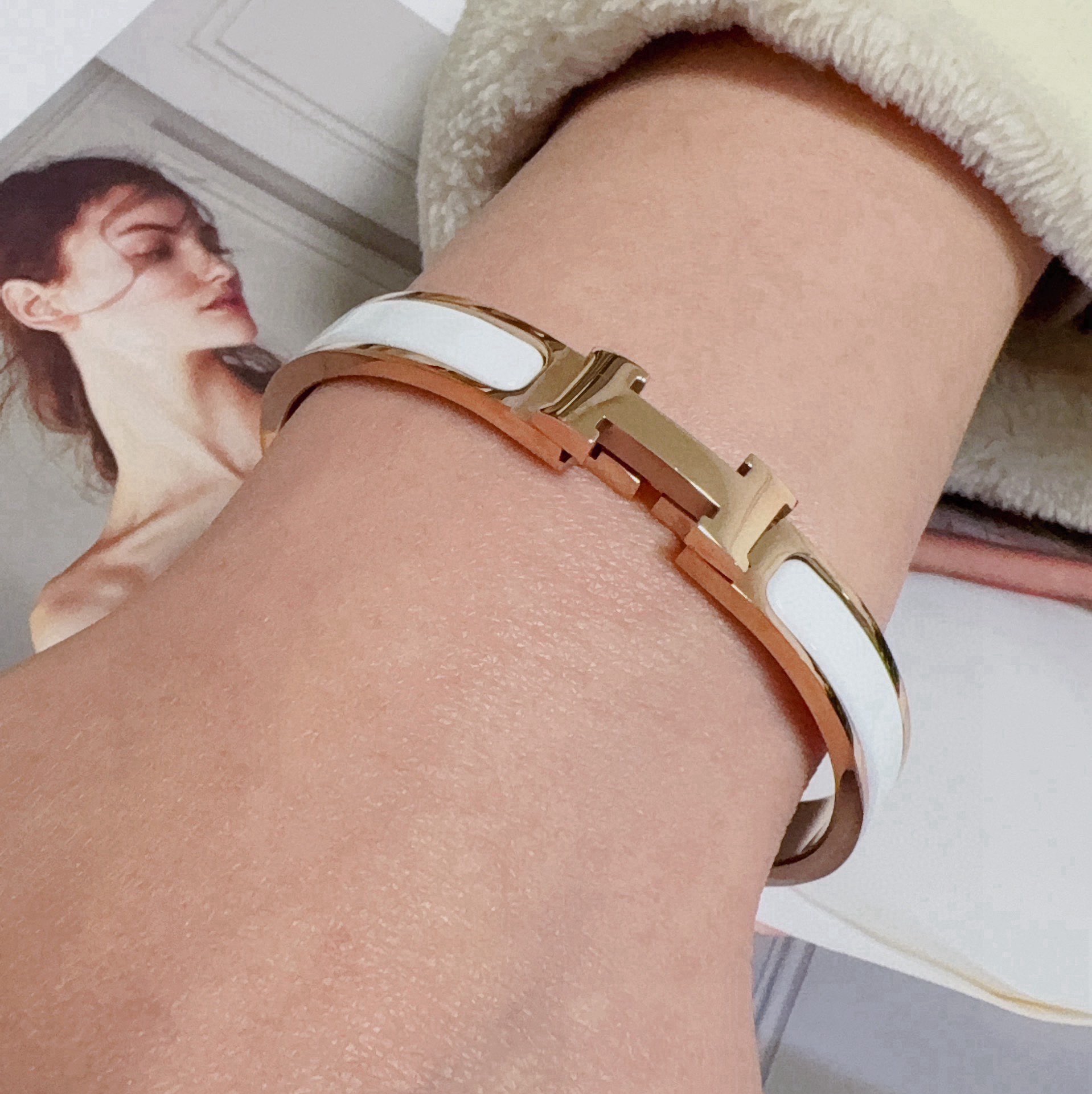Bracciale Hermes Clic H in metallo oro rosa con smalto bianco crema 8mm MM