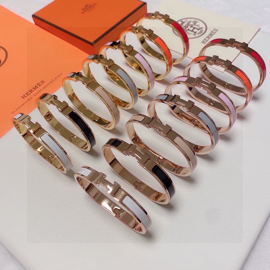 Bracciale Hermes Clic H in metallo color oro con smalto grigio chiaro 8 mm MM