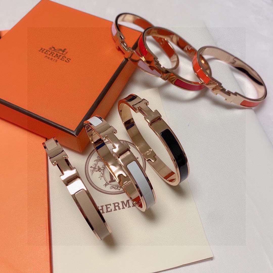Bracciale Hermes Clic H in metallo color oro con smalto grigio chiaro 8 mm MM
