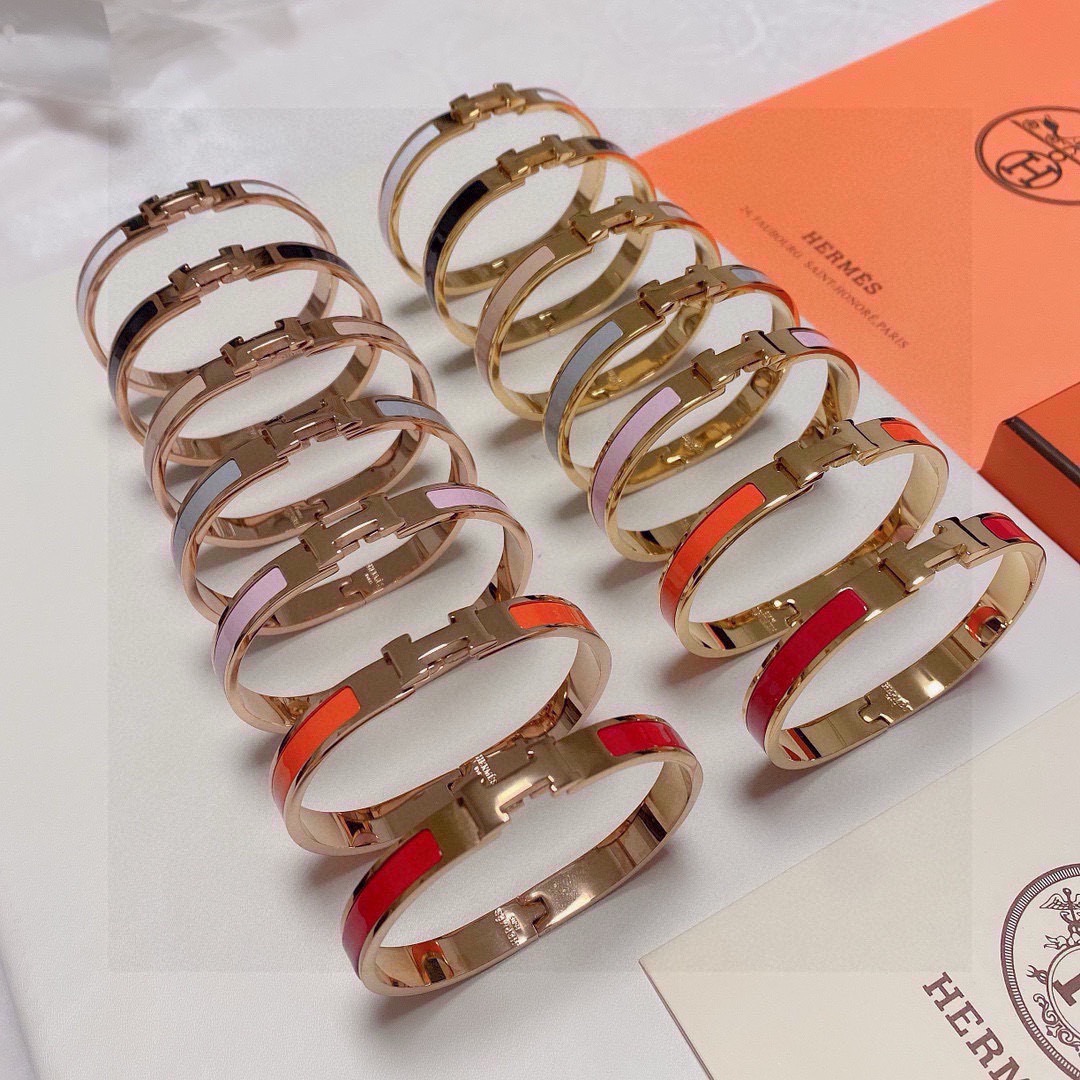 Bracciale Hermes Clic H in metallo color oro con smalto grigio chiaro 8 mm MM