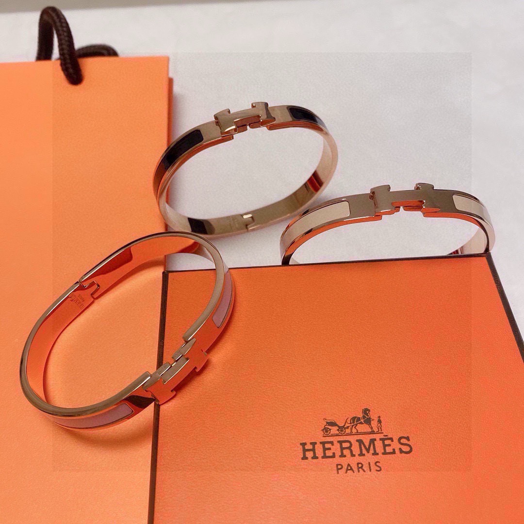 Bracciale Hermes Clic H in metallo color oro con smalto grigio chiaro 8 mm MM