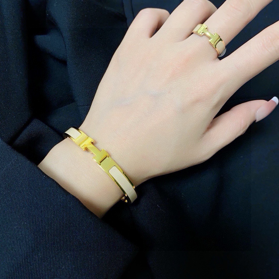 Bracciale Hermes Clic H in metallo color oro con smalto crema 8 mm MM