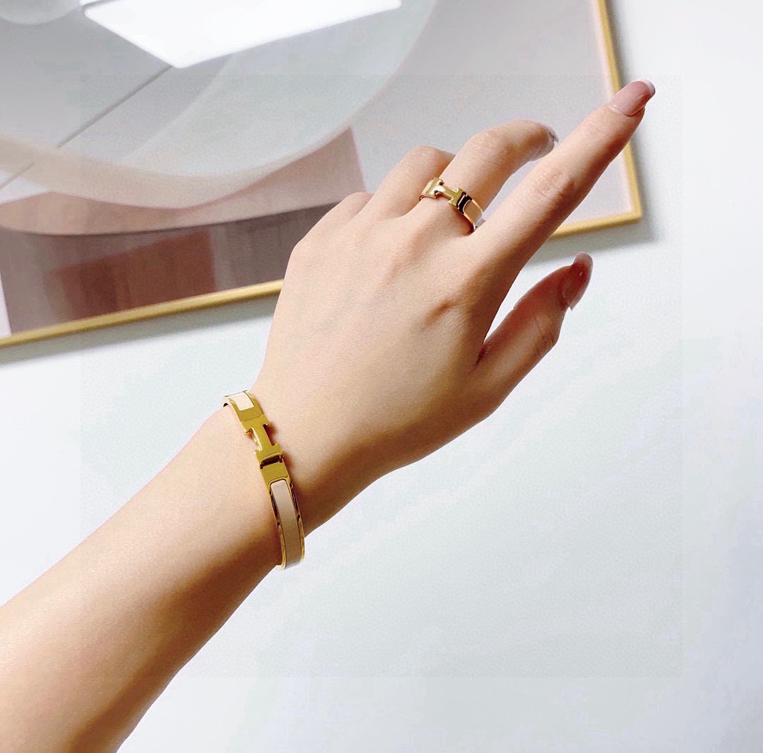 Bracciale Hermes Clic H in metallo color oro con smalto crema 8 mm MM
