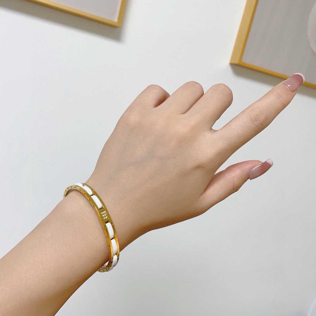 Cartier Maillon Panthere bracelet 18k yellow gold 18k rose gold 18k white gold white ceramic diamond accents 17