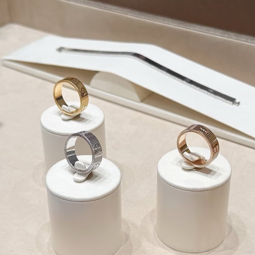Cartier 14K Series Love Ribbed Ring ring 14K yellow gold no gemstones 7