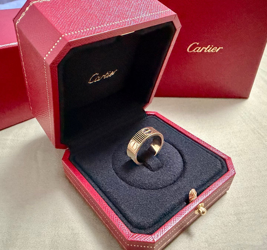 Cartier 14K Series Love Ribbed Ring ring 14K yellow gold no gemstones 7