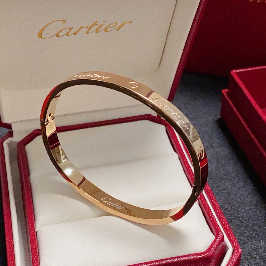 Cartier Love bracelet Yellow gold gold tone with polished metal finish no accent stones 17
