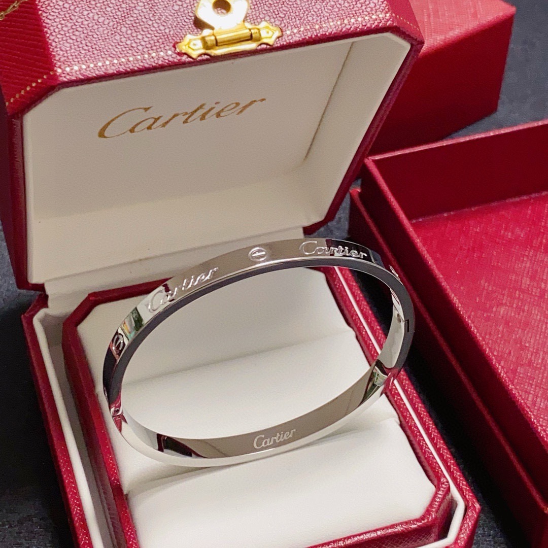 Cartier Love bracelet Yellow gold gold tone with polished metal finish no accent stones 17