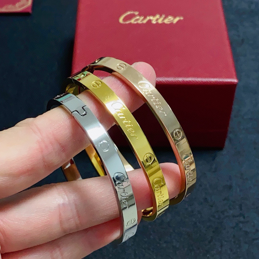 Cartier Love bracelet Yellow gold gold tone with polished metal finish no accent stones 17