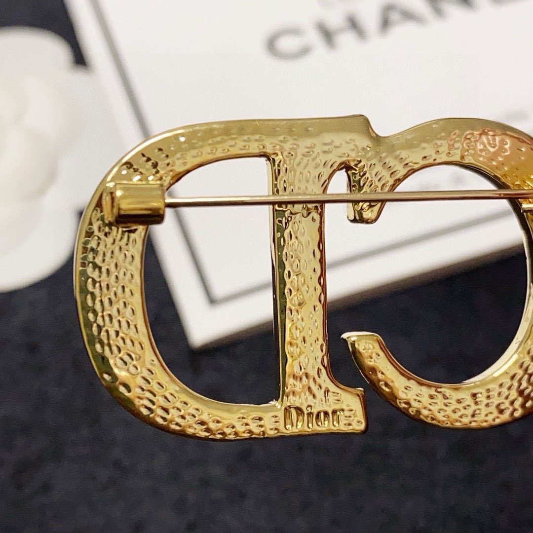 Dior CD Logo brooch gold tone metal no gemstones 3cm width