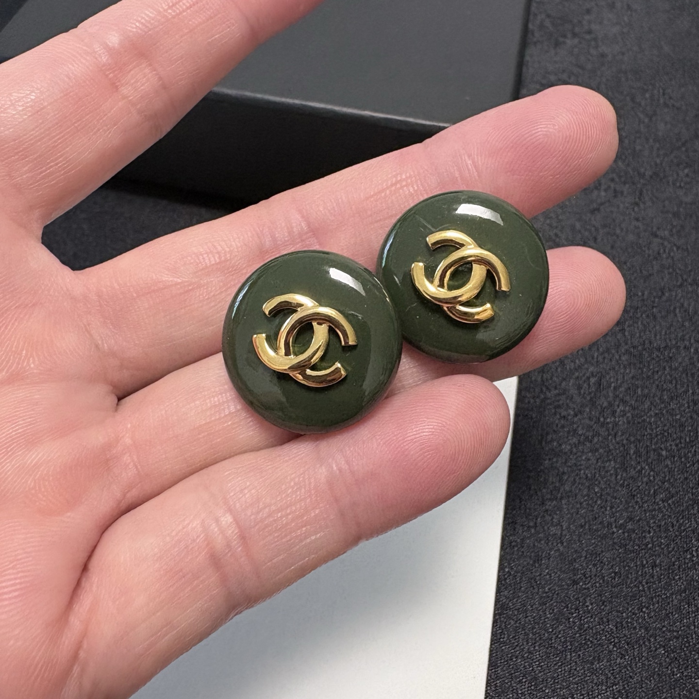 Chanel CC Logo Round Stud Earrings earrings Dark green resin with gold-tone metal CC logo 2cm diameter