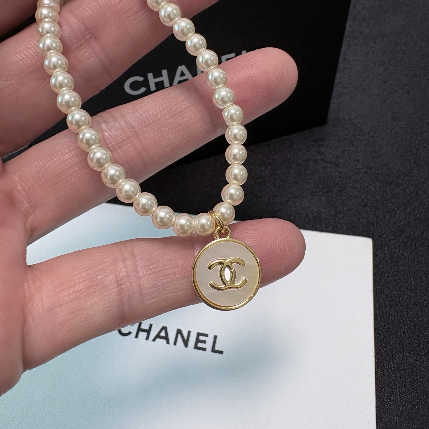 Chanel CC Round Pendant Pearl Choker necklace silver-tone metal white faux pearl 40cm with 5cm extender chain