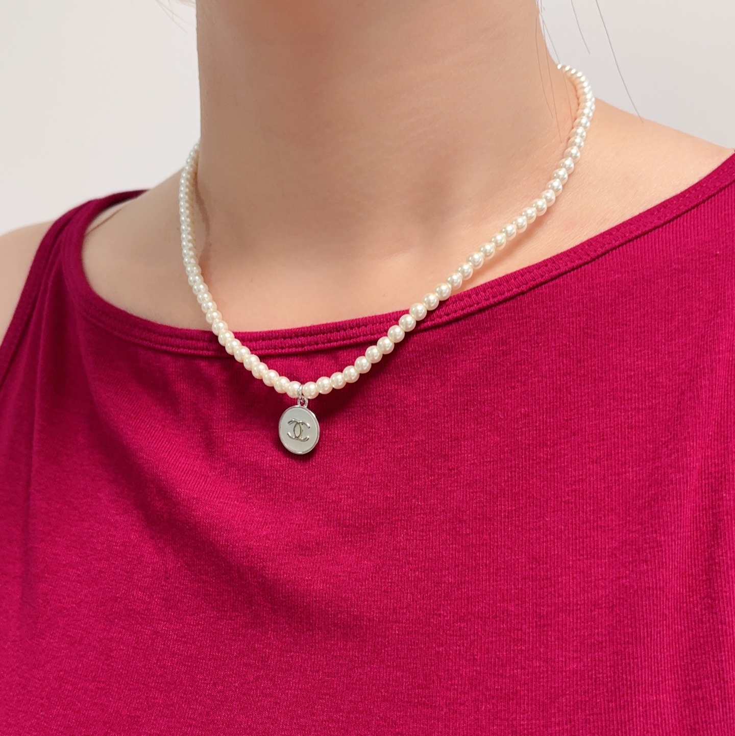 Chanel CC Round Pendant Pearl Choker necklace silver-tone metal white faux pearl 40cm with 5cm extender chain