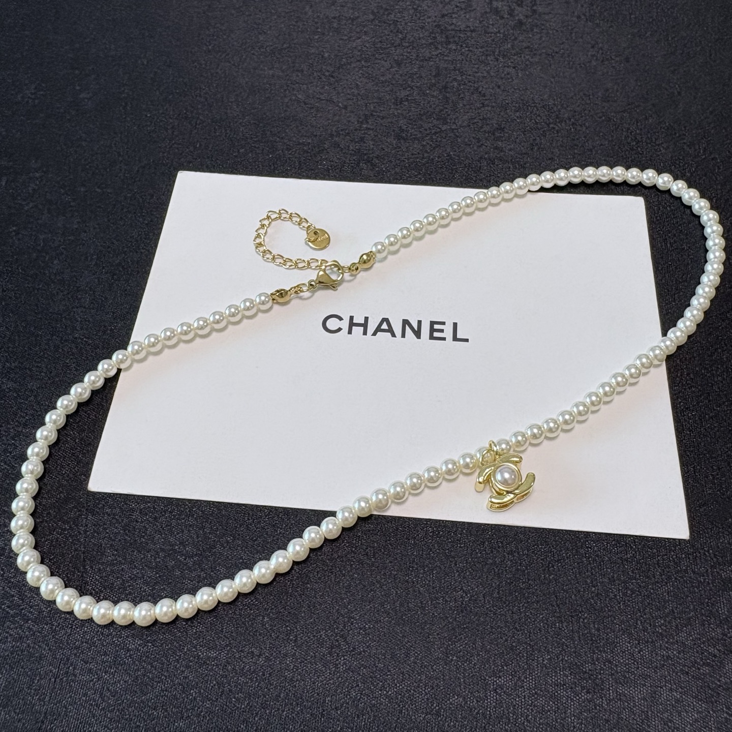 Chanel CC Turnlock Pearl Pendant necklace Gold-tone metal with white faux pearls 40cm