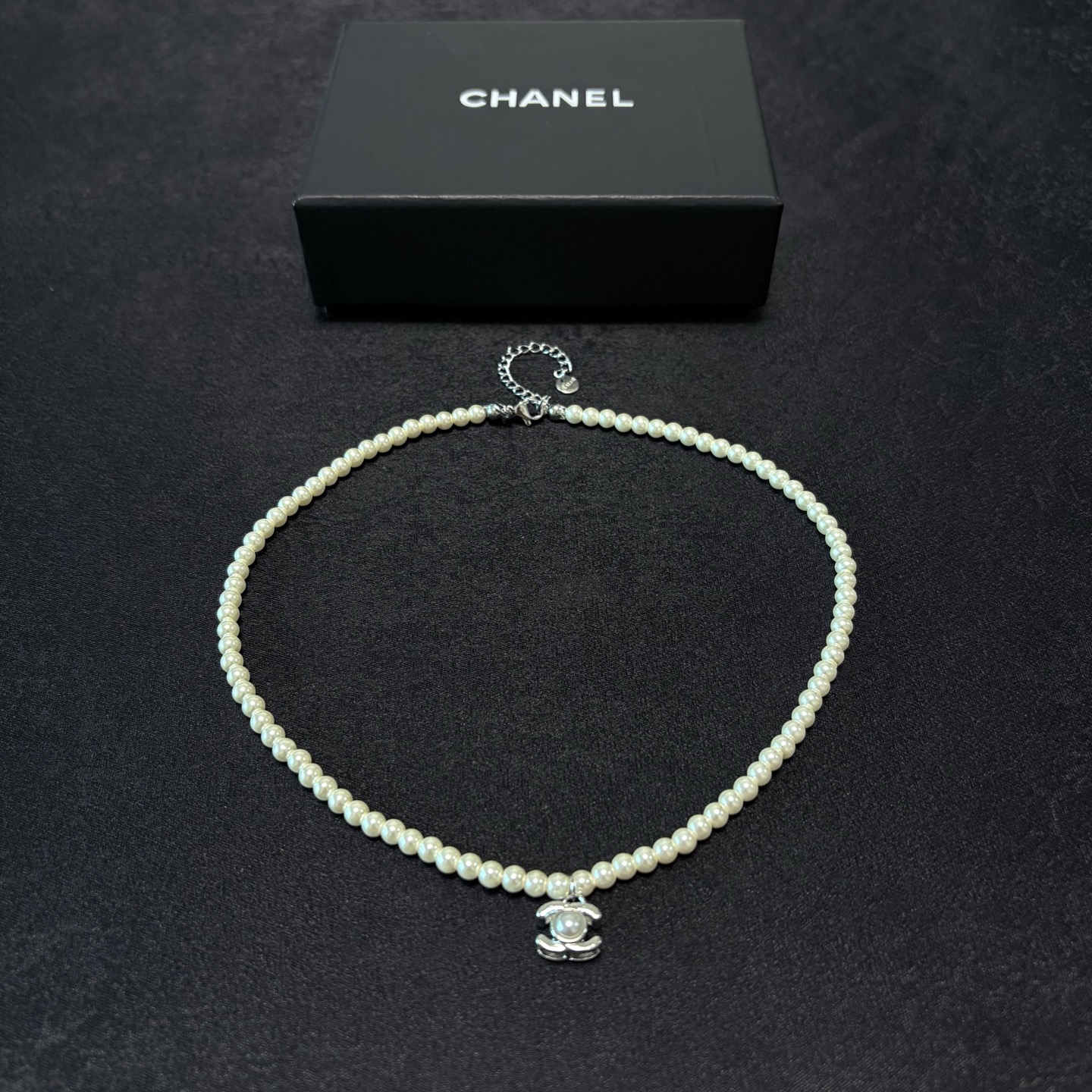 Chanel CC Turnlock Pearl Pendant necklace Gold-tone metal with white faux pearls 40cm