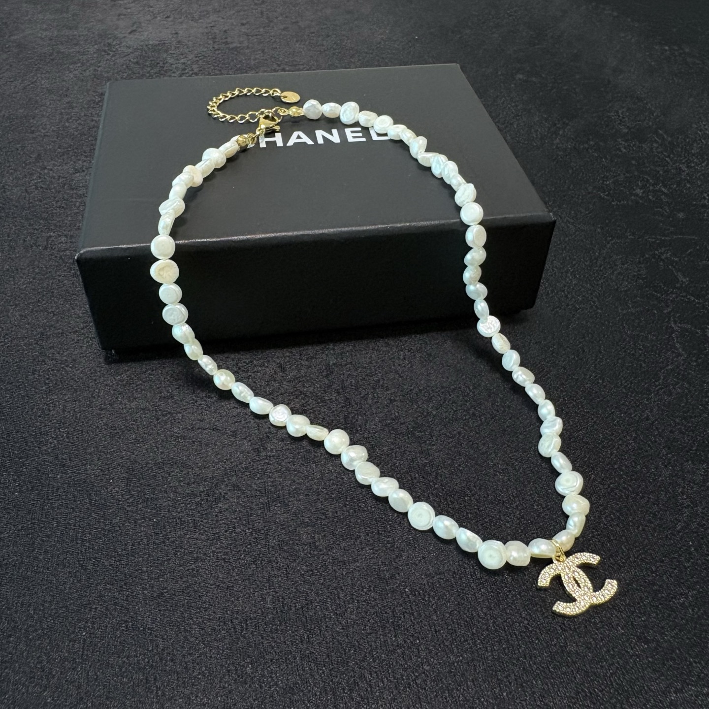 Chanel CC Logo Baroque Pearl Choker necklace Gold-tone metal white freshwater pearl clear crystal 40cm