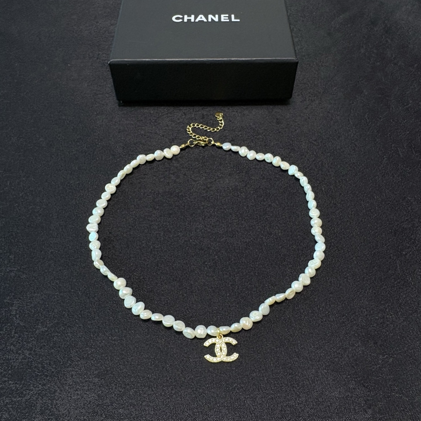 Chanel CC Logo Baroque Pearl Choker necklace Gold-tone metal white freshwater pearl clear crystal 40cm