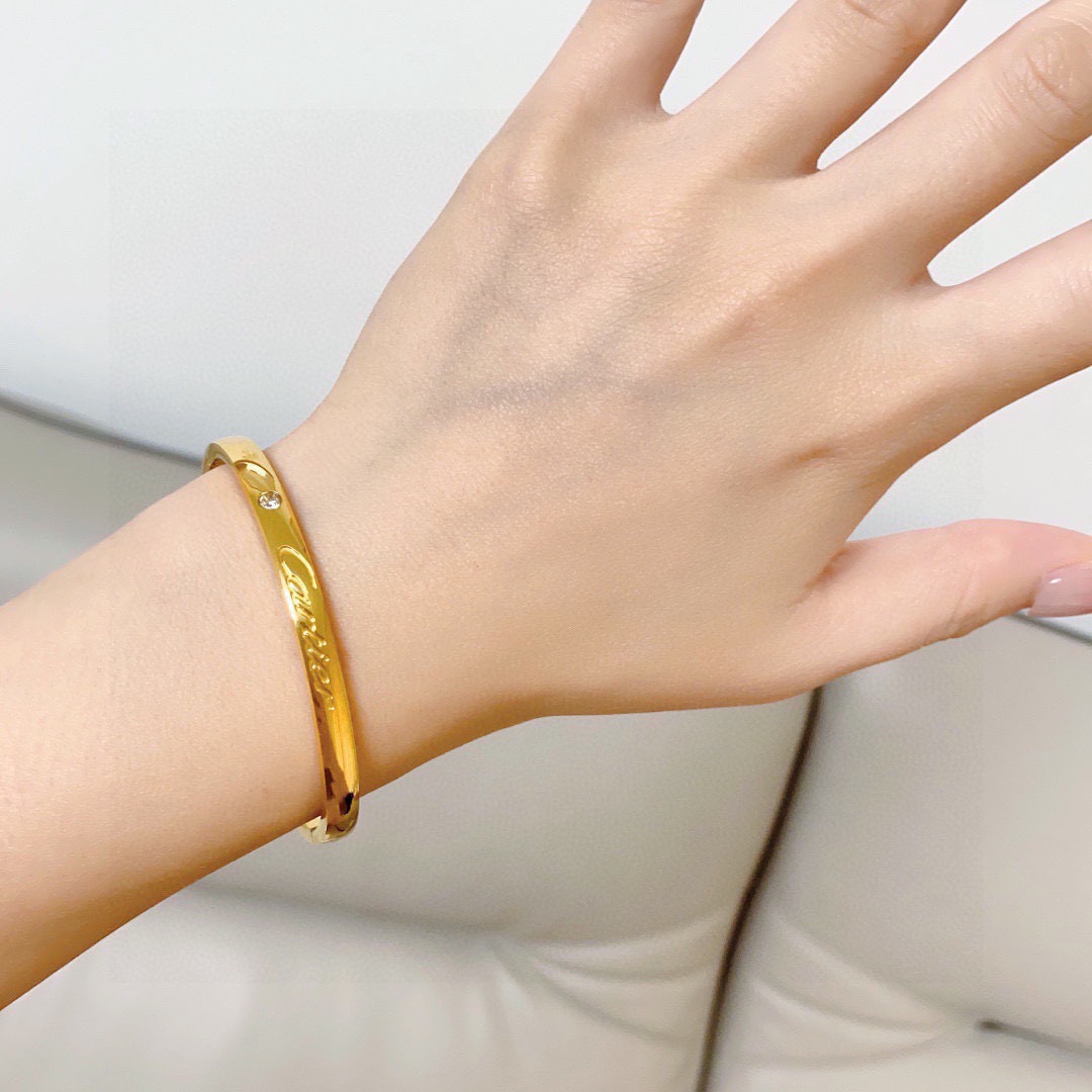 Cartier Signature de Cartier bracelet 18k white gold 18k yellow gold 18k rose gold clear diamond 17