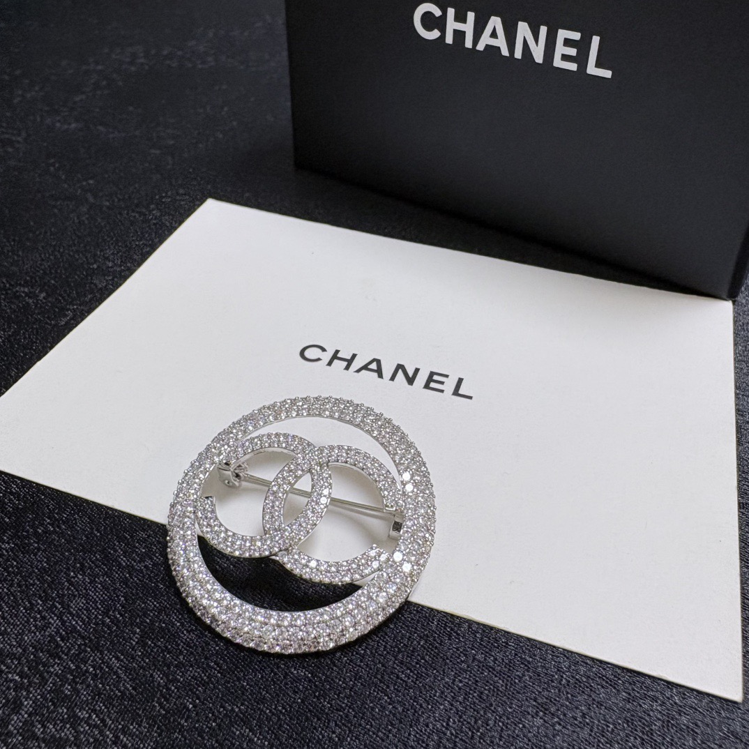 Chanel CC Logo Circle Pave Brooch brooch silver-toned metal with clear pave crystals 3 5cm diameter