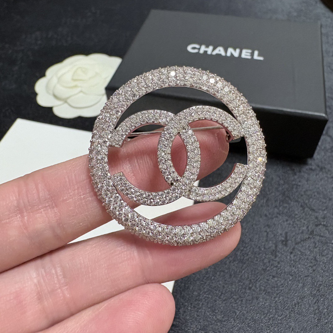 Chanel CC Logo Circle Pave Brooch brooch silver-toned metal with clear pave crystals 3 5cm diameter