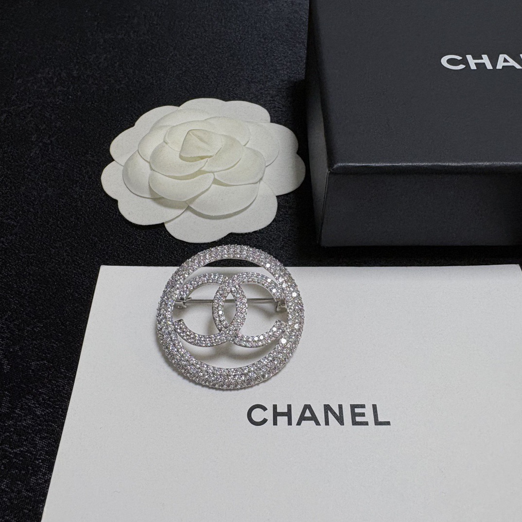 Chanel CC Logo Circle Pave Brooch brooch silver-toned metal with clear pave crystals 3 5cm diameter