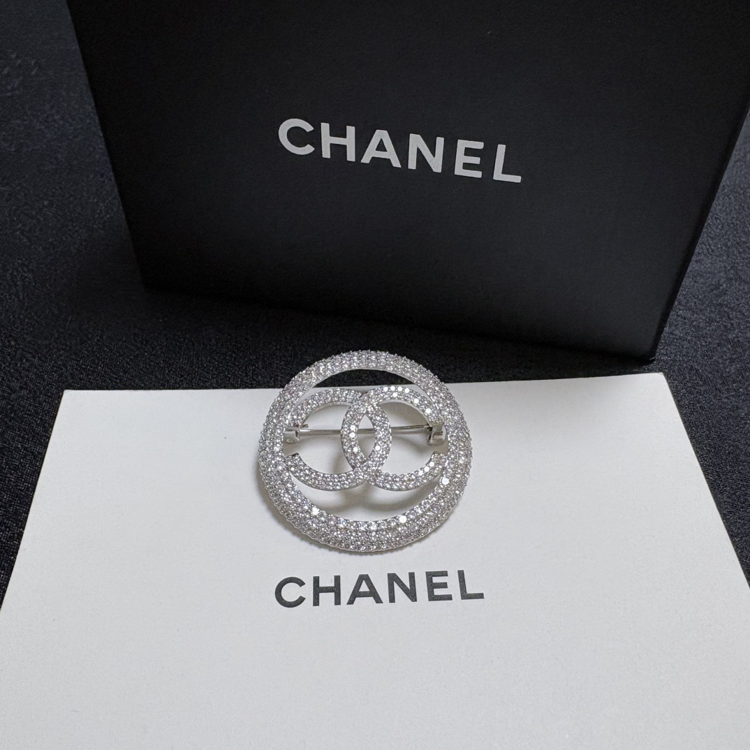 Chanel CC Logo Circle Pave Brooch brooch silver-toned metal with clear pave crystals 3 5cm diameter