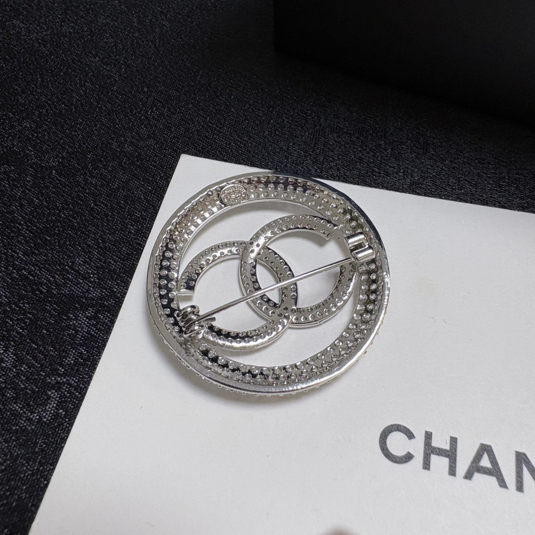Chanel CC Logo Circle Pave Brooch brooch silver-toned metal with clear pave crystals 3 5cm diameter