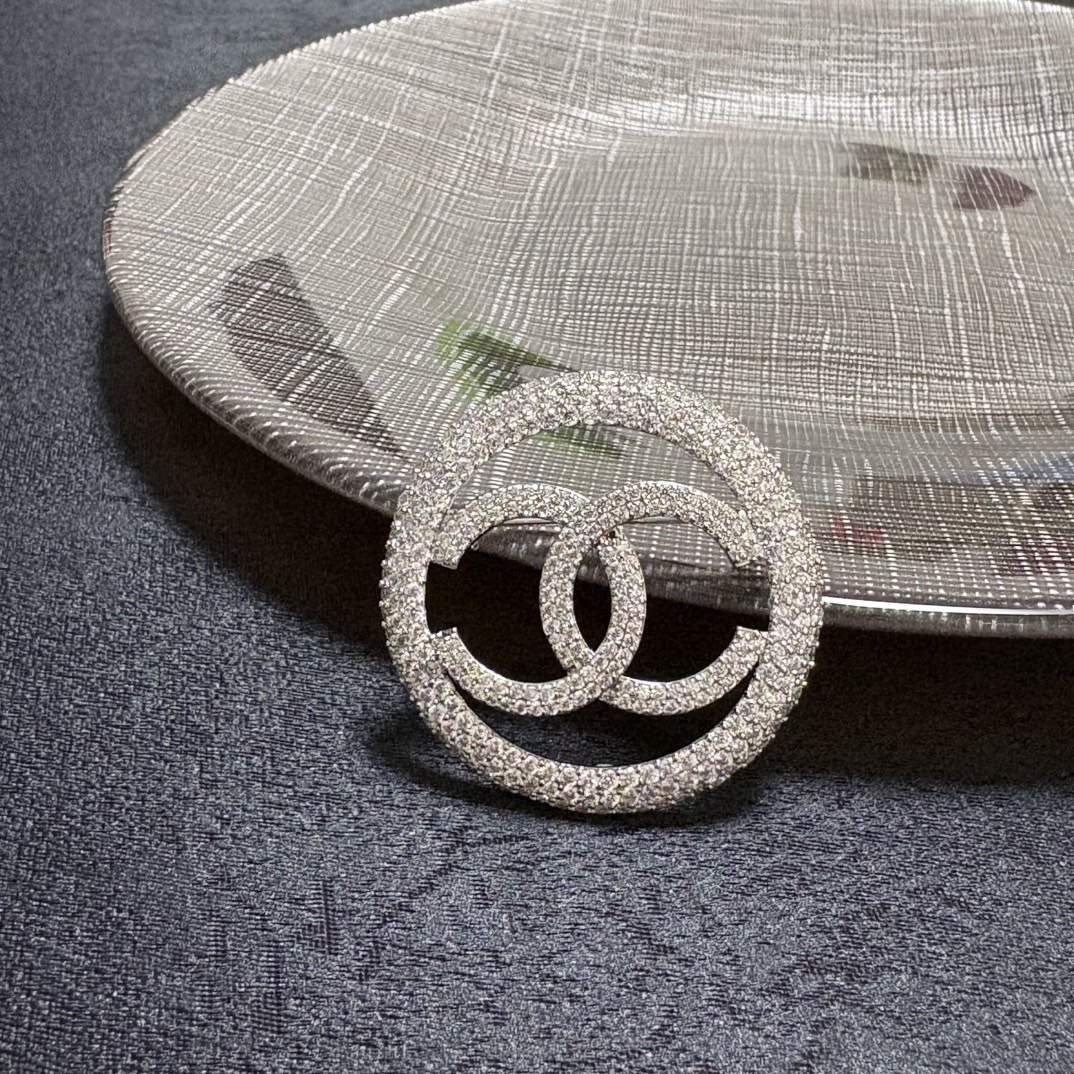 Chanel CC Logo Circle Pave Brooch brooch silver-toned metal with clear pave crystals 3 5cm diameter