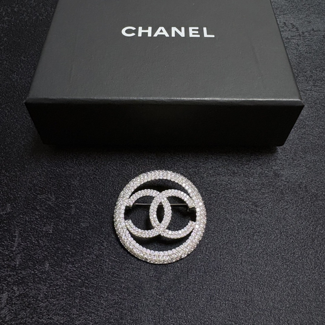 Chanel CC Logo Circle Pave Brooch brooch silver-toned metal with clear pave crystals 3 5cm diameter